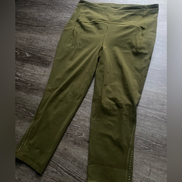 Lululemon Yoga Pants Cropped Olive Green Size 10 - Picture 3 of 6